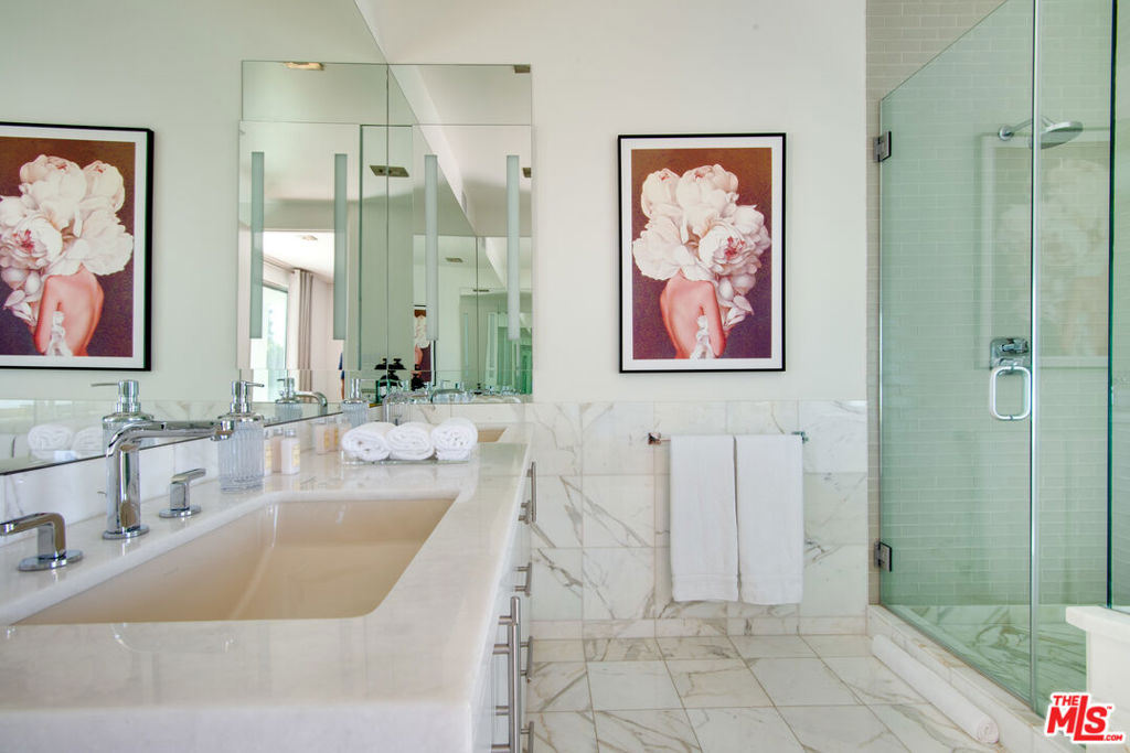 8954 St Ives Drive Property Photo 16