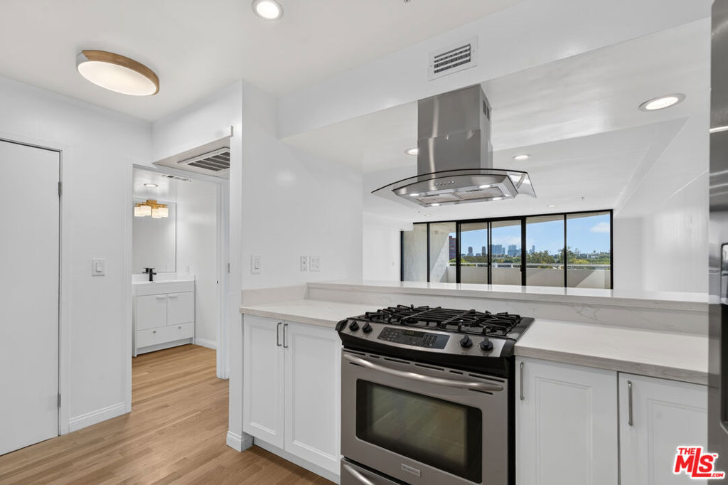 8704 Santa Monica Boulevard Ph3 Property Photo 9