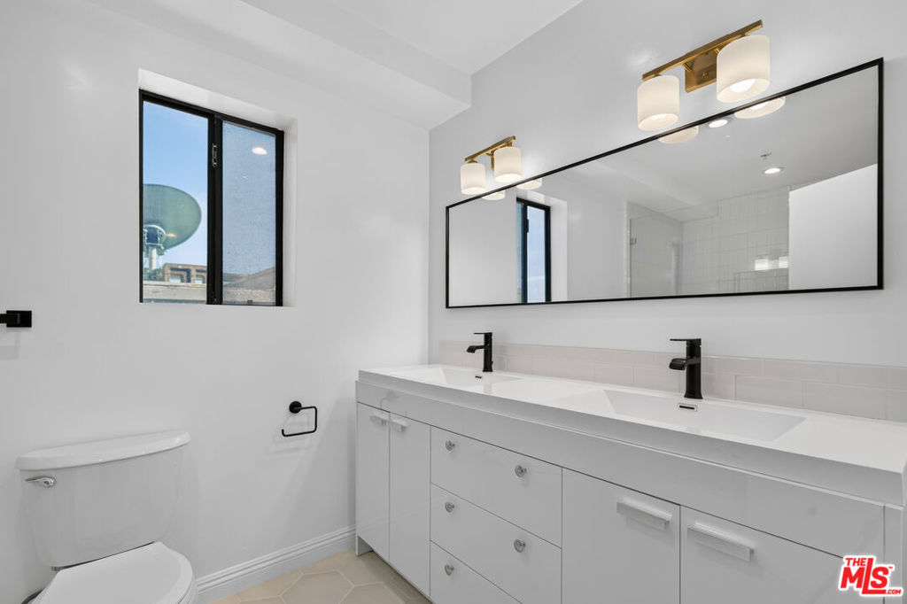 8704 Santa Monica Boulevard Ph3 Property Photo 17