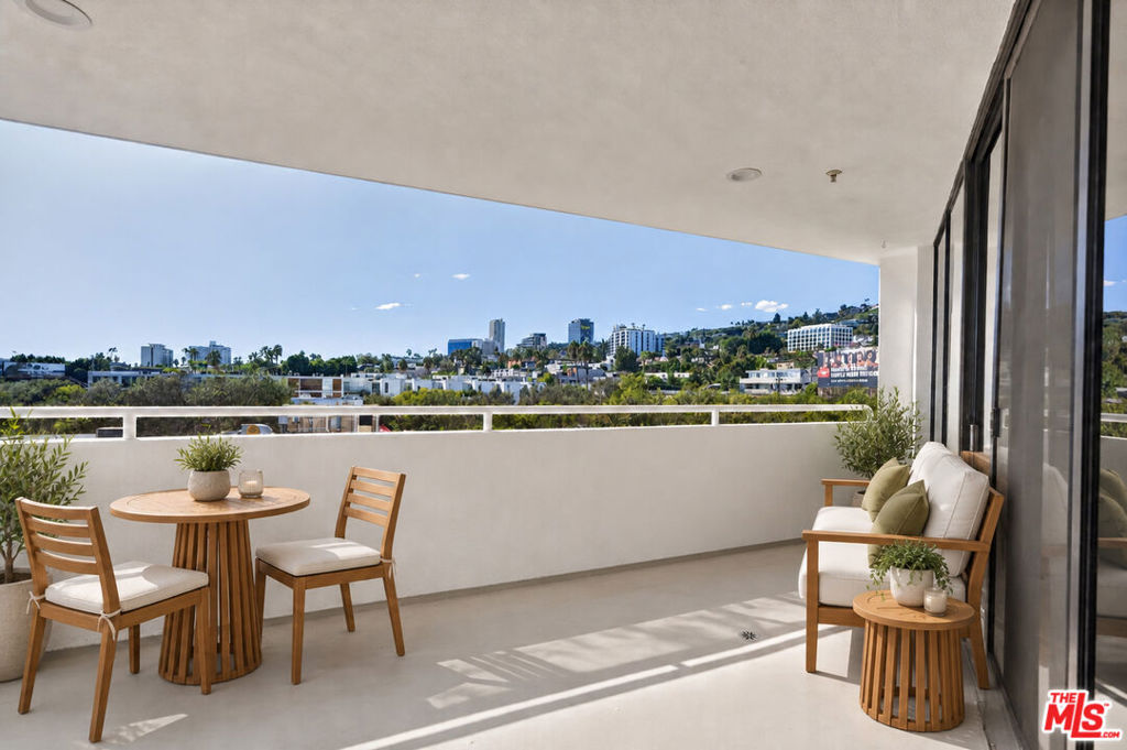 8704 Santa Monica Boulevard Ph3 Property Photo 24