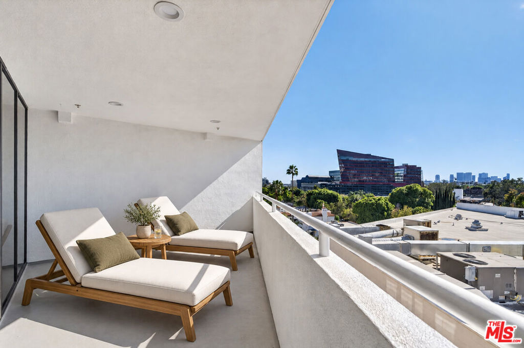 8704 Santa Monica Boulevard Ph3 Property Photo 25