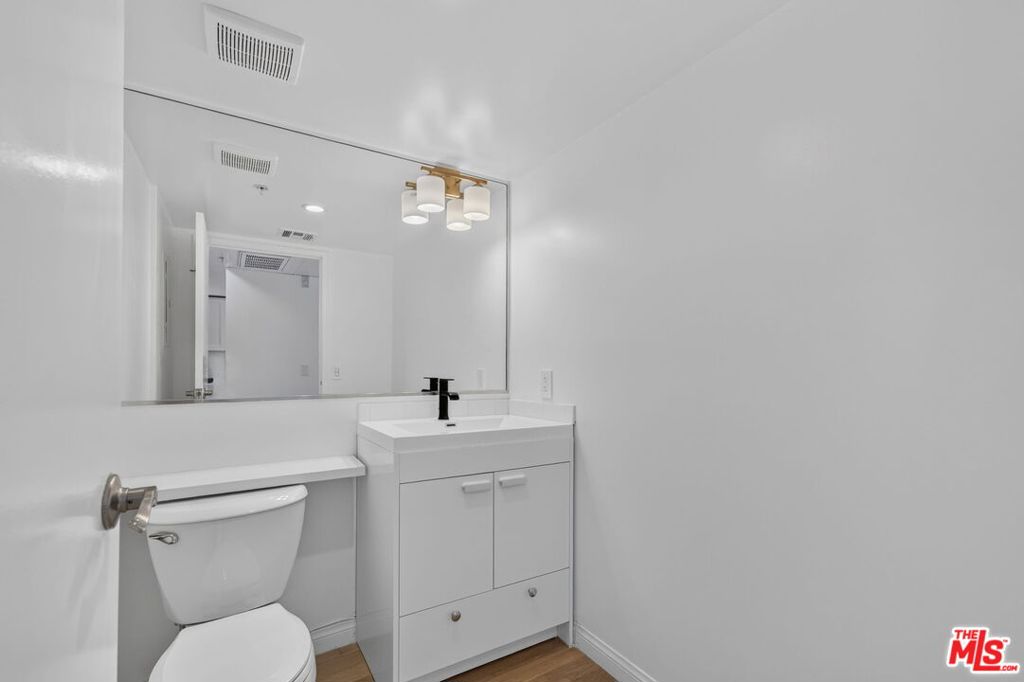 8704 Santa Monica Boulevard Ph3 Property Photo 33