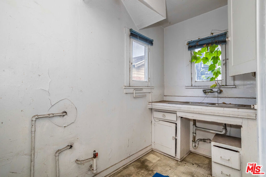 2249 W 29th Street Property Photo 27