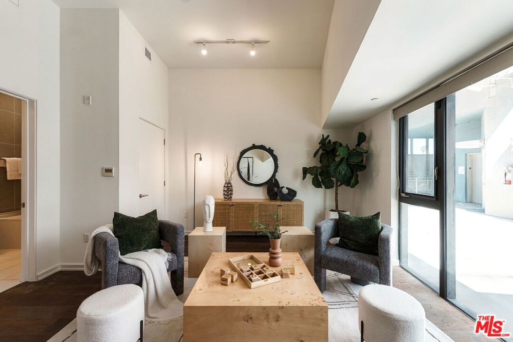 751 N Fairfax Avenue 2 Property Photo 5