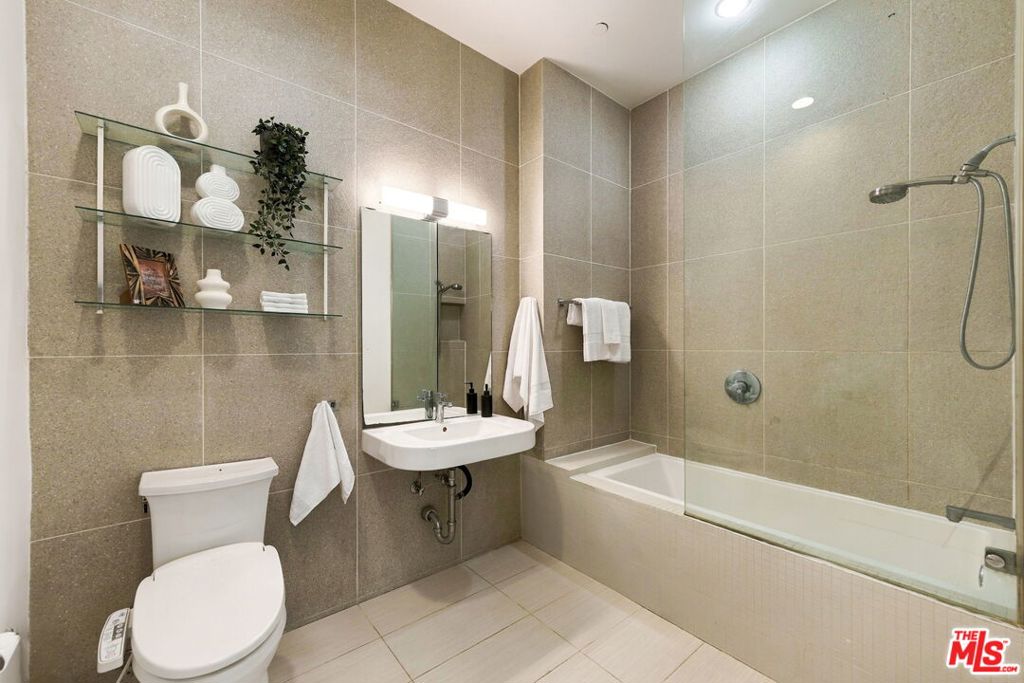 751 N Fairfax Avenue 2 Property Photo 6