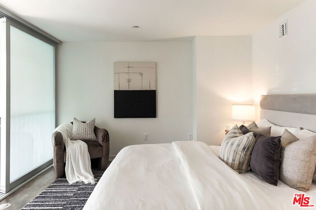 751 N Fairfax Avenue 2 Property Photo 9