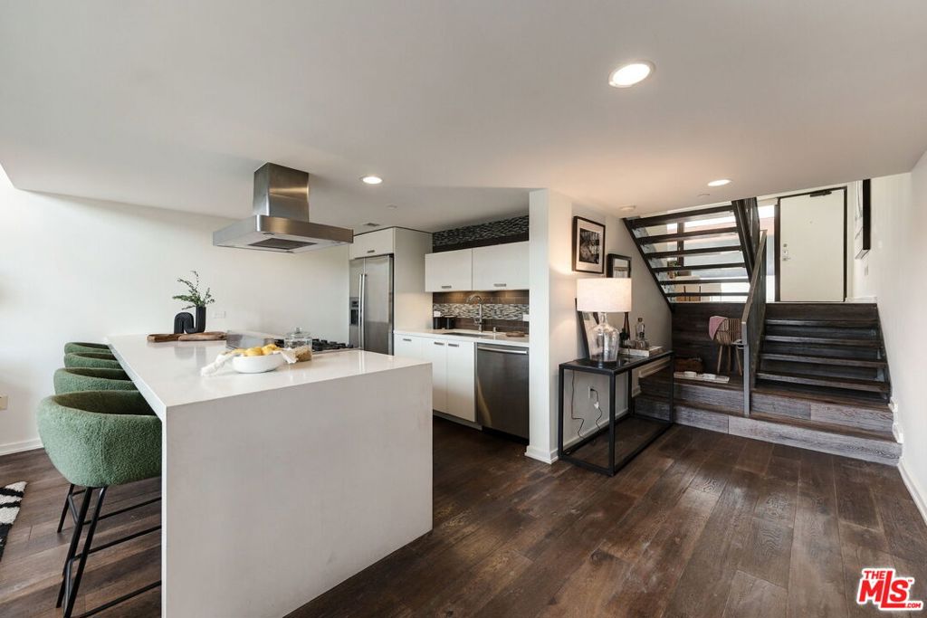 751 N Fairfax Avenue 2 Property Photo 12