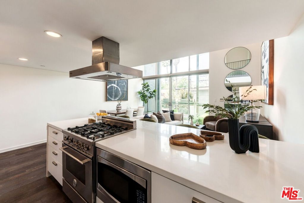 751 N Fairfax Avenue 2 Property Photo 13