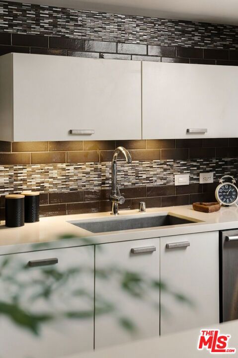 751 N Fairfax Avenue 2 Property Photo 14