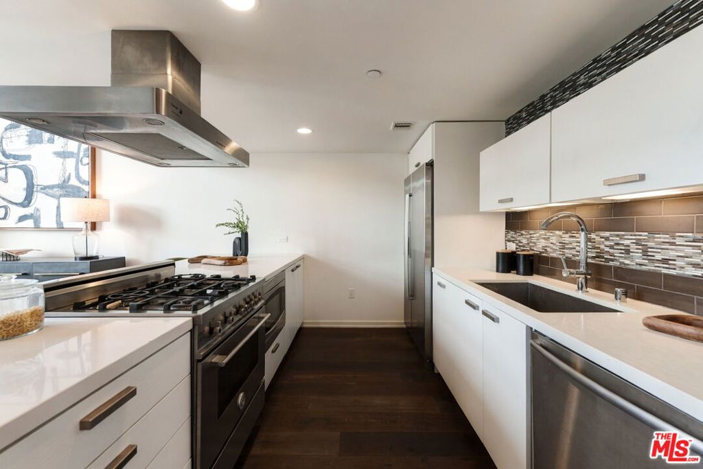 751 N Fairfax Avenue 2 Property Photo 15
