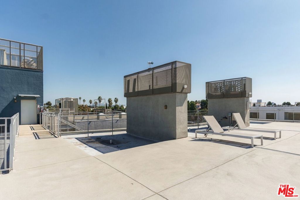 751 N Fairfax Avenue 2 Property Photo 21