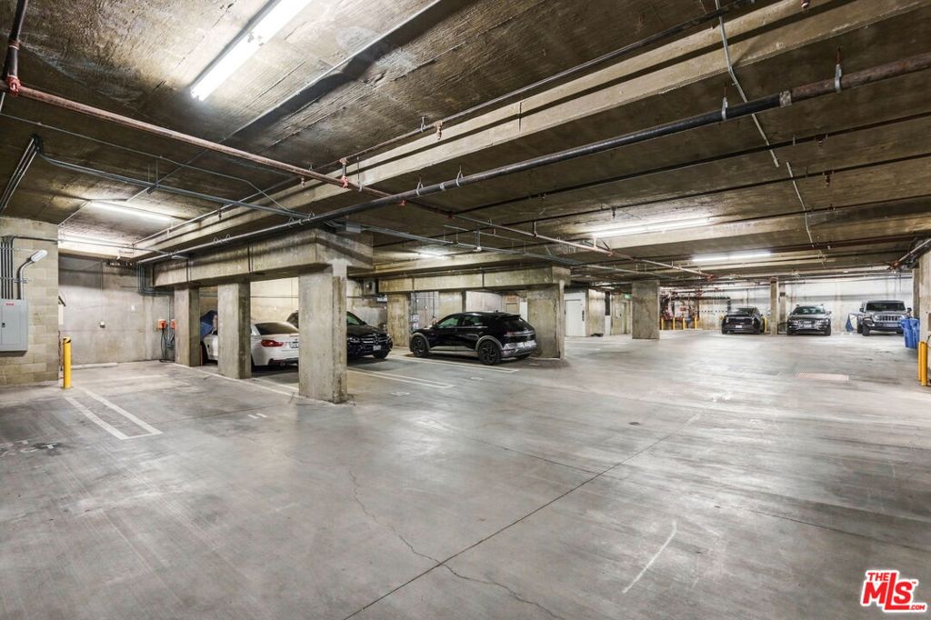 751 N Fairfax Avenue 2 Property Photo 24