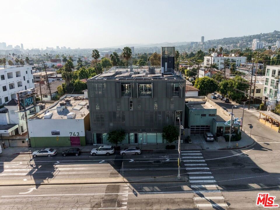 751 N Fairfax Avenue 2 Property Photo 25