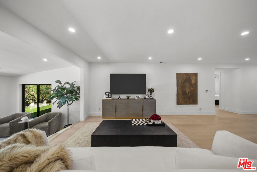 15431 Milbank Street Property Photo 6