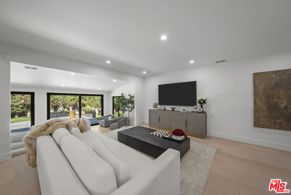 15431 Milbank Street Property Photo 7