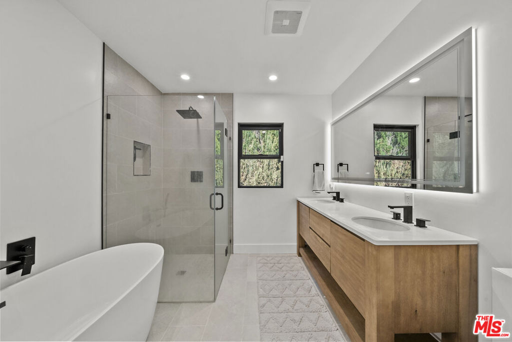 15431 Milbank Street Property Photo 25