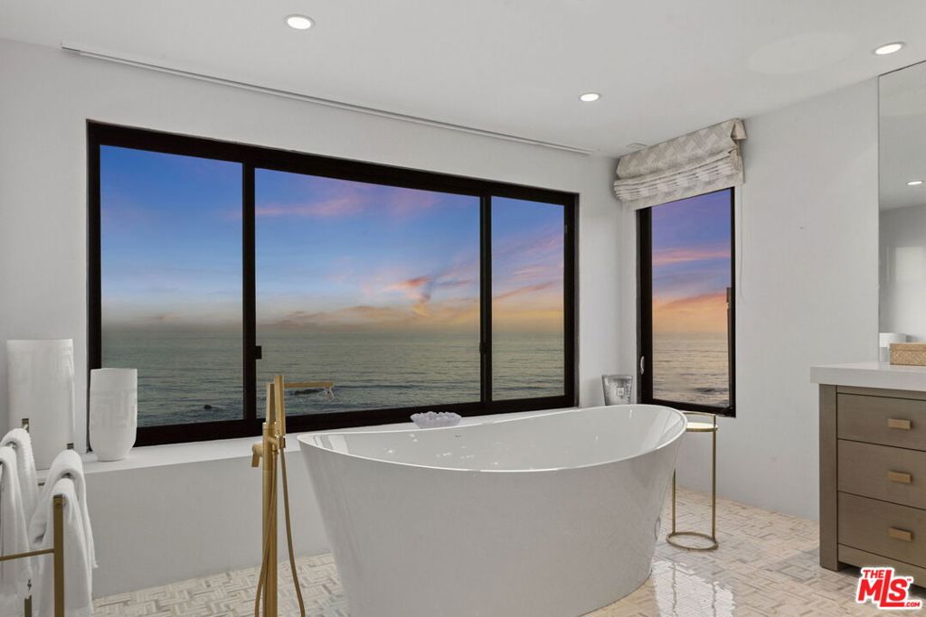 24146 Malibu Road Property Photo 13