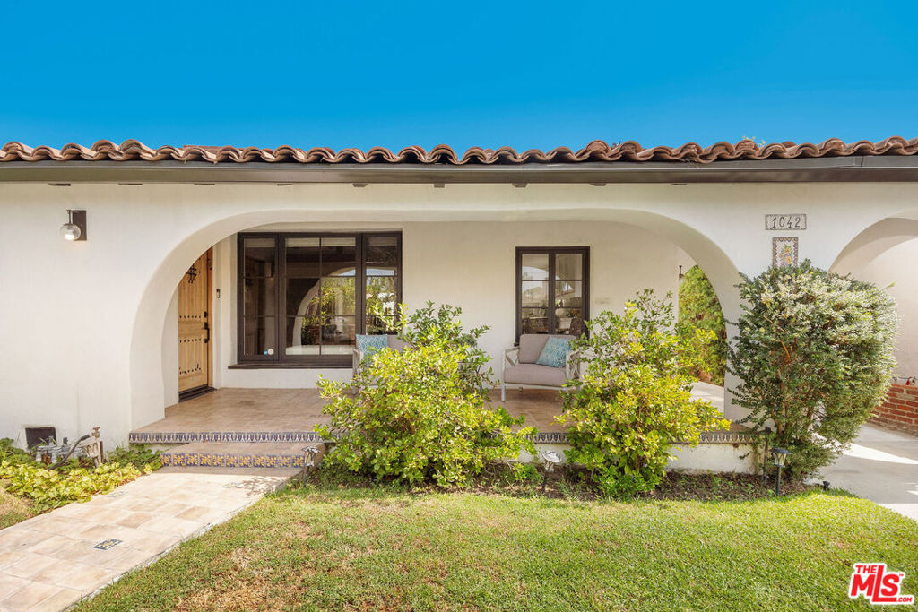 1042 Alvira Street Property Photo 3