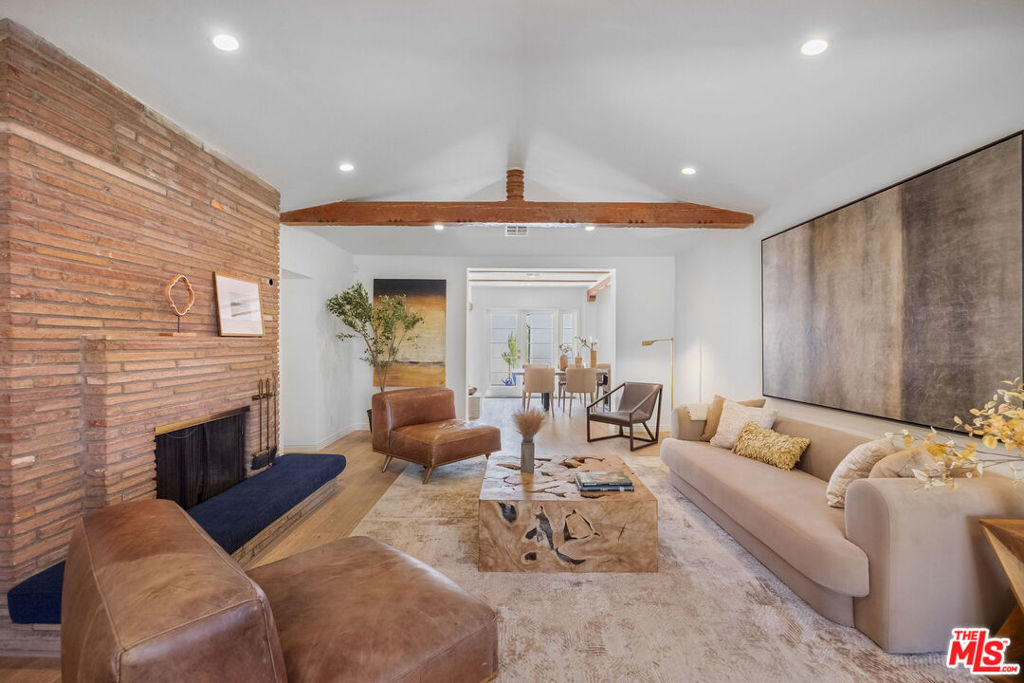 1042 Alvira Street Property Photo 7