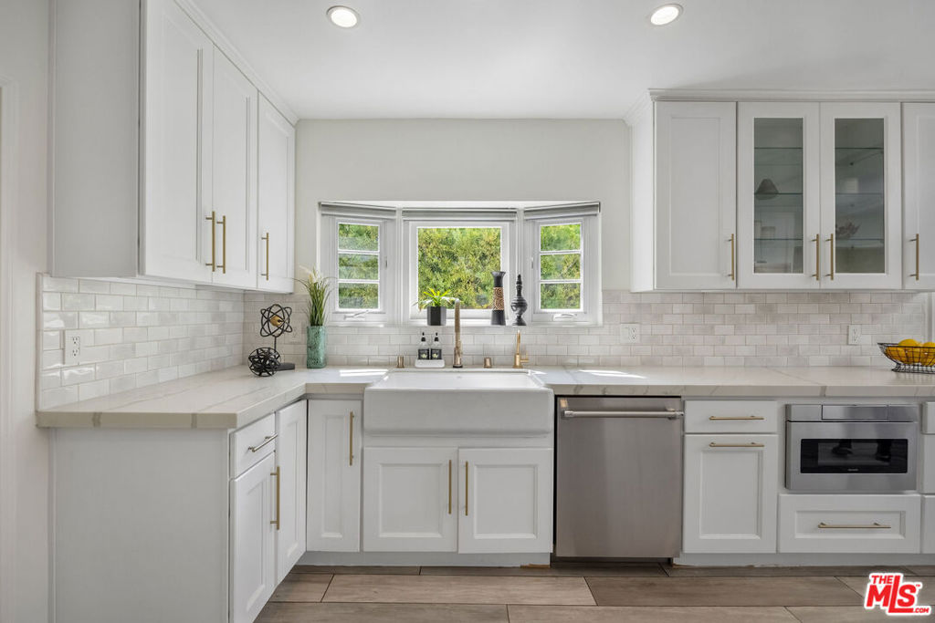 1042 Alvira Street Property Photo 10