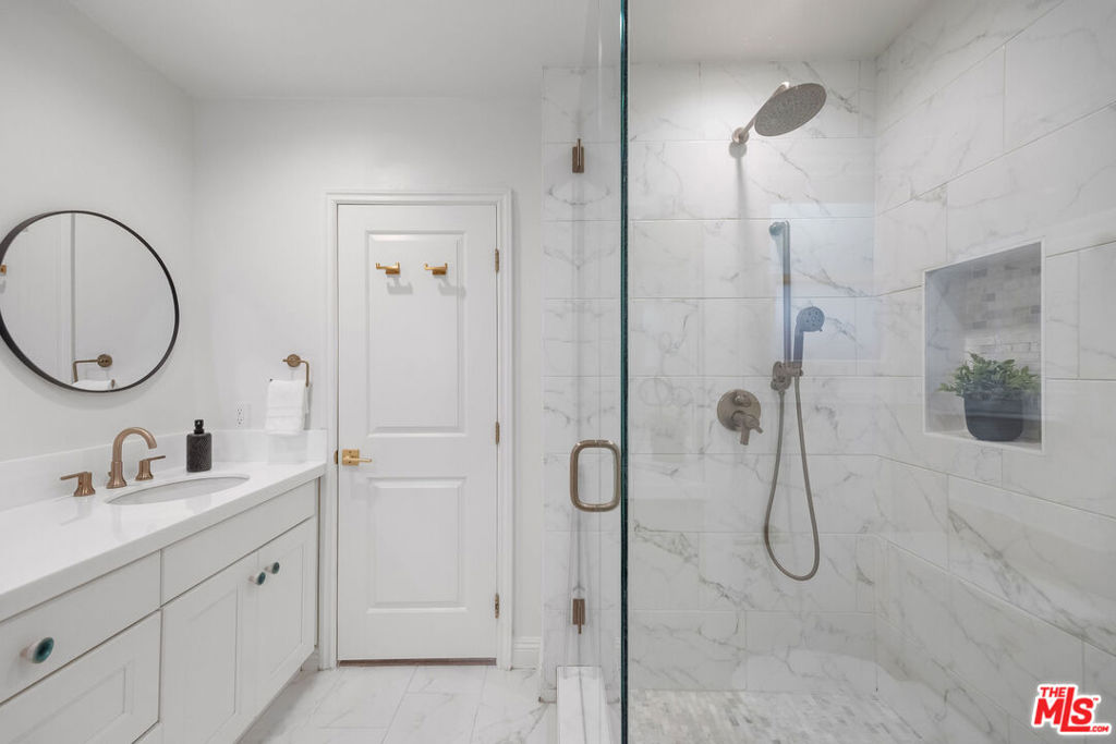 1042 Alvira Street Property Photo 18
