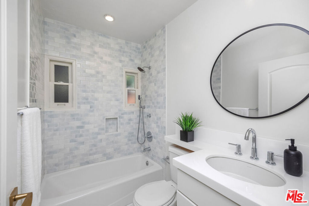 1042 Alvira Street Property Photo 20