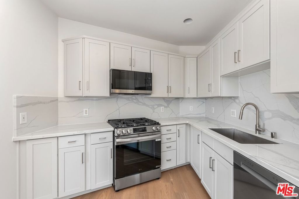11011 Huston Street 212 Property Photo 5