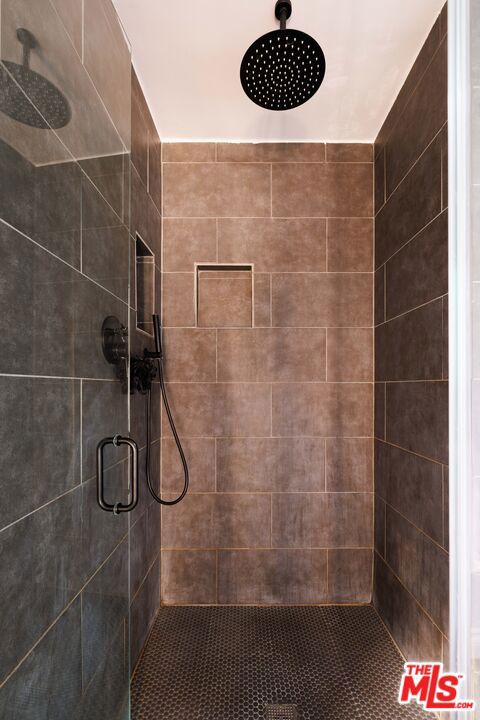 465 Westmount Drive Property Photo 33