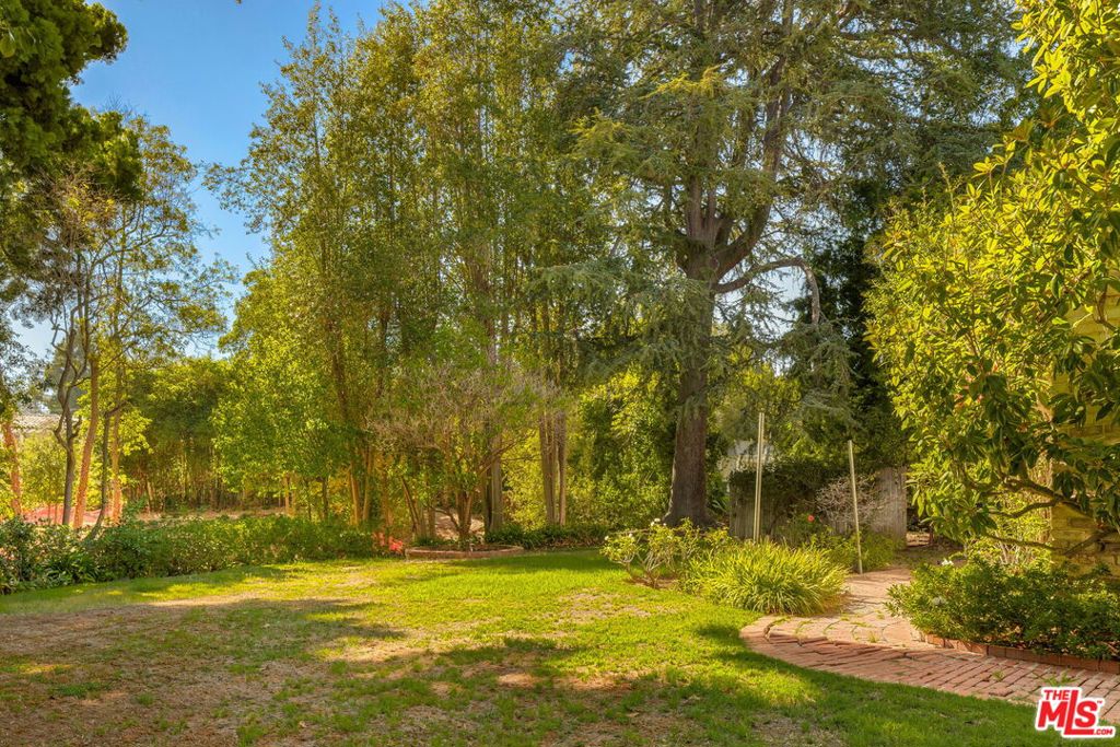 357 N Carmelina Avenue Property Photo 17