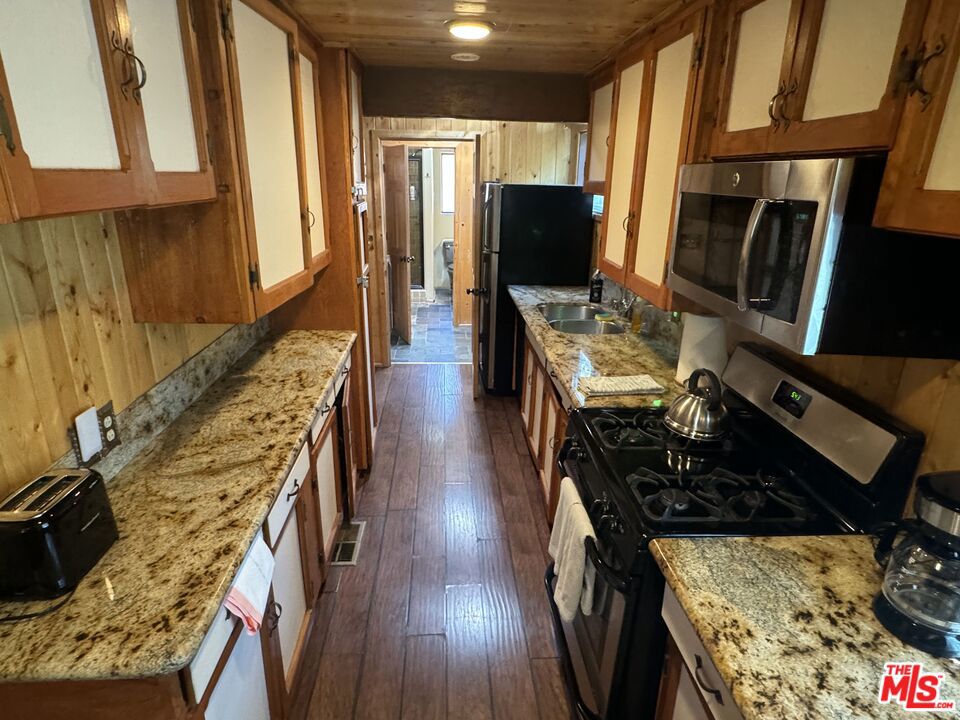 42696 Cougar Road Property Photo 6