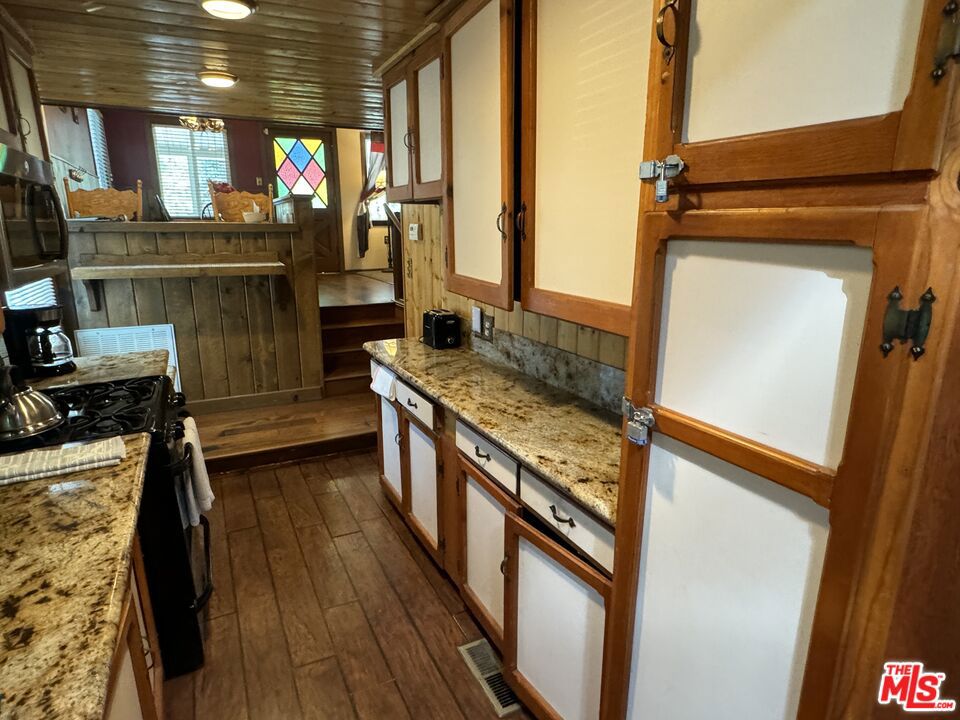 42696 Cougar Road Property Photo 8