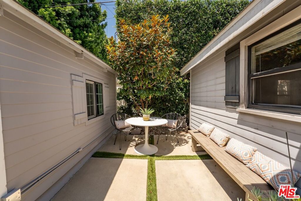 6607 De Longpre Avenue Property Photo 32