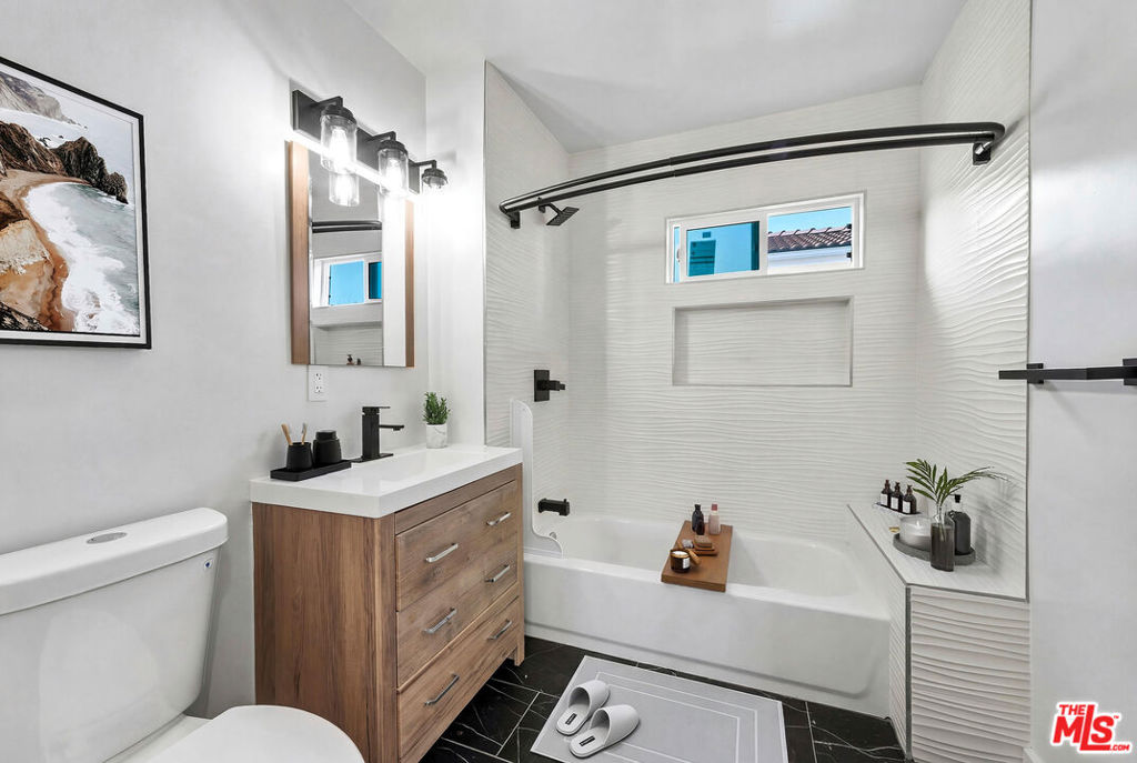 5642 Lexington Avenue Property Photo 8