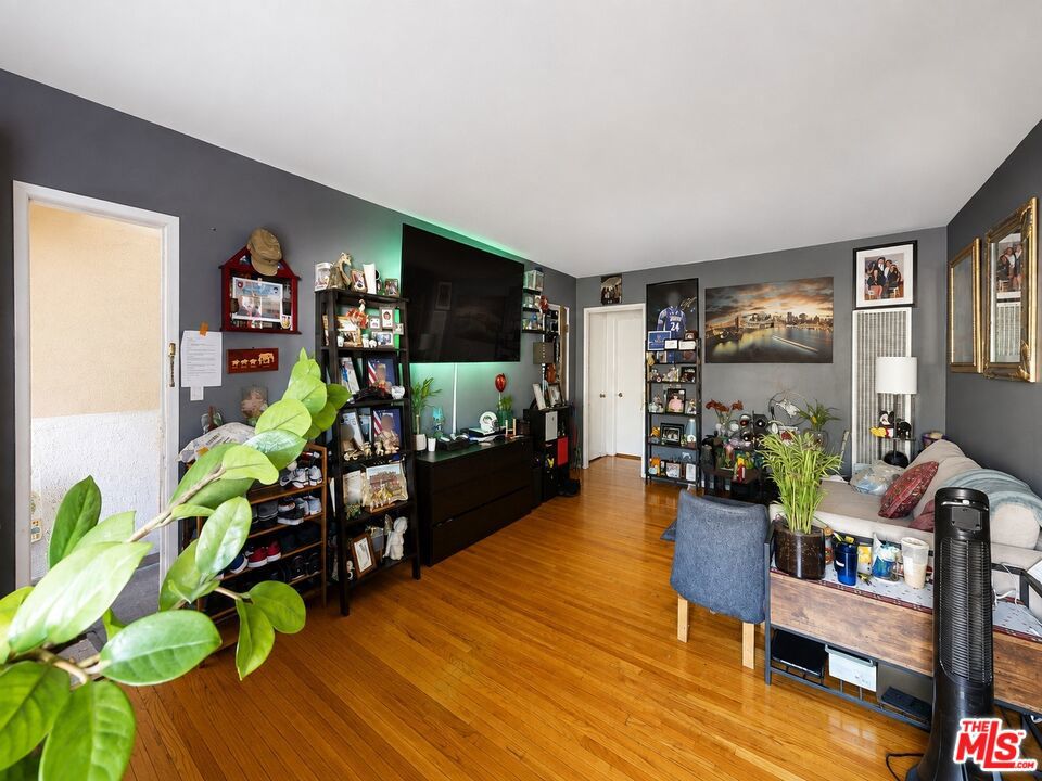 5642 Lexington Avenue Property Photo 29