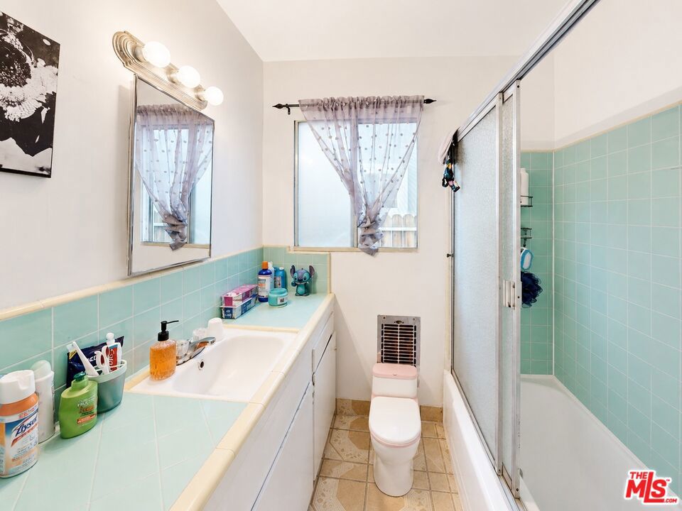 5642 Lexington Avenue Property Photo 35