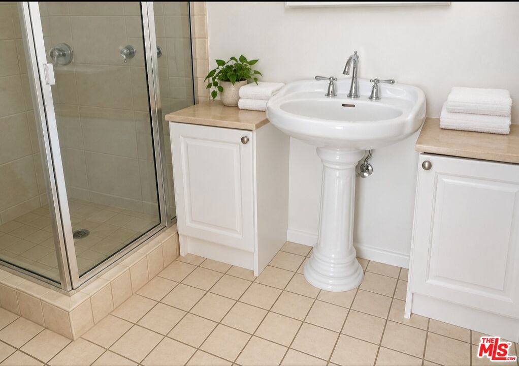 5402 W 57th Street Property Photo 2