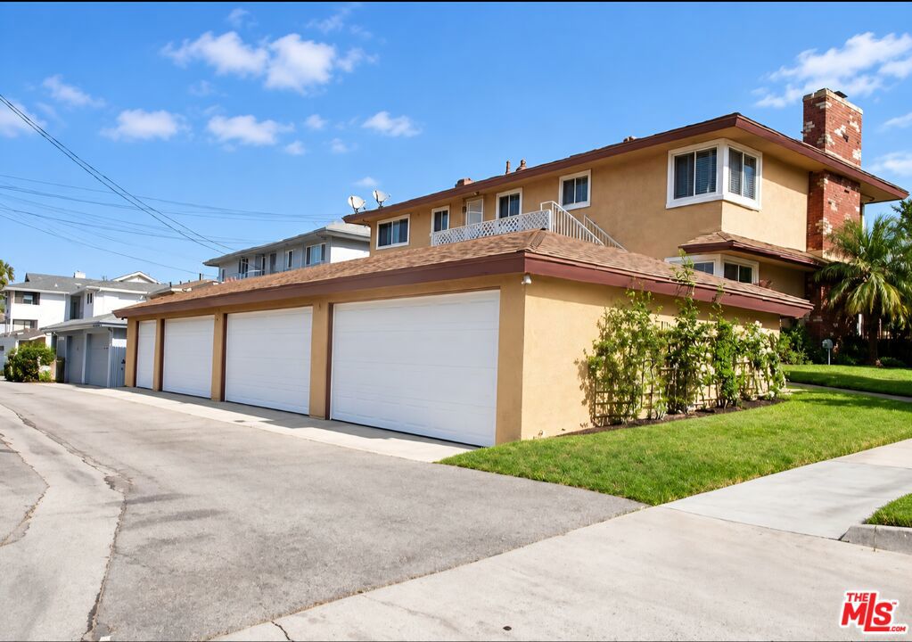 5402 W 57th Street Property Photo 4