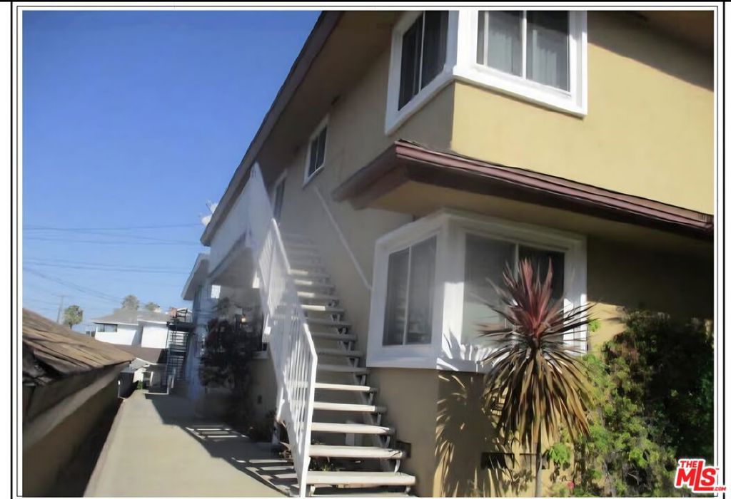 5402 W 57th Street Property Photo 5