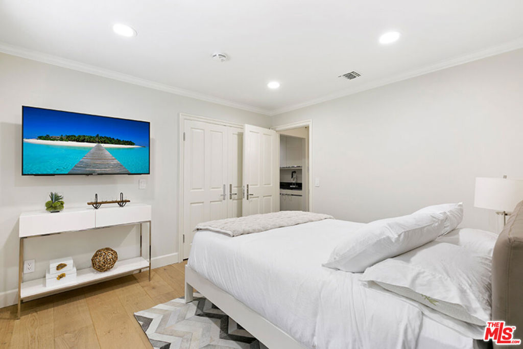 505 Evelyn Place Property Photo 34