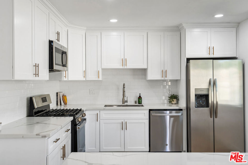 733 N Hayworth Avenue 2 Property Photo 1