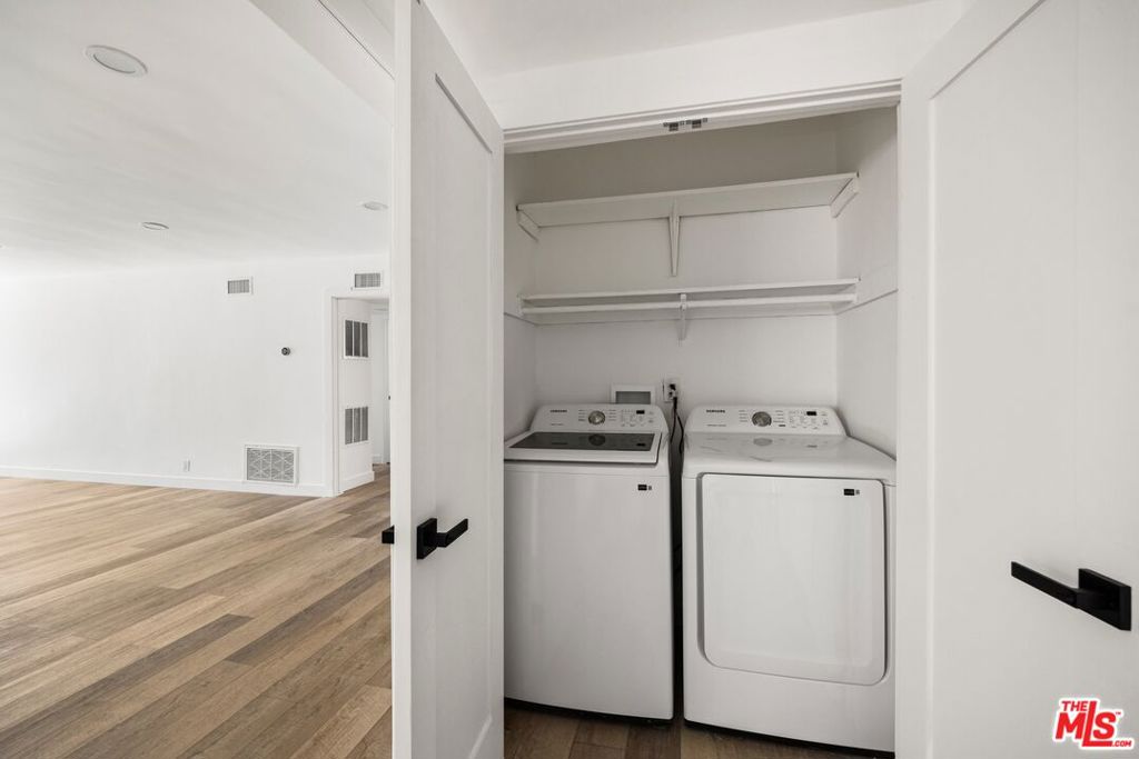 733 N Hayworth Avenue 2 Property Photo 5