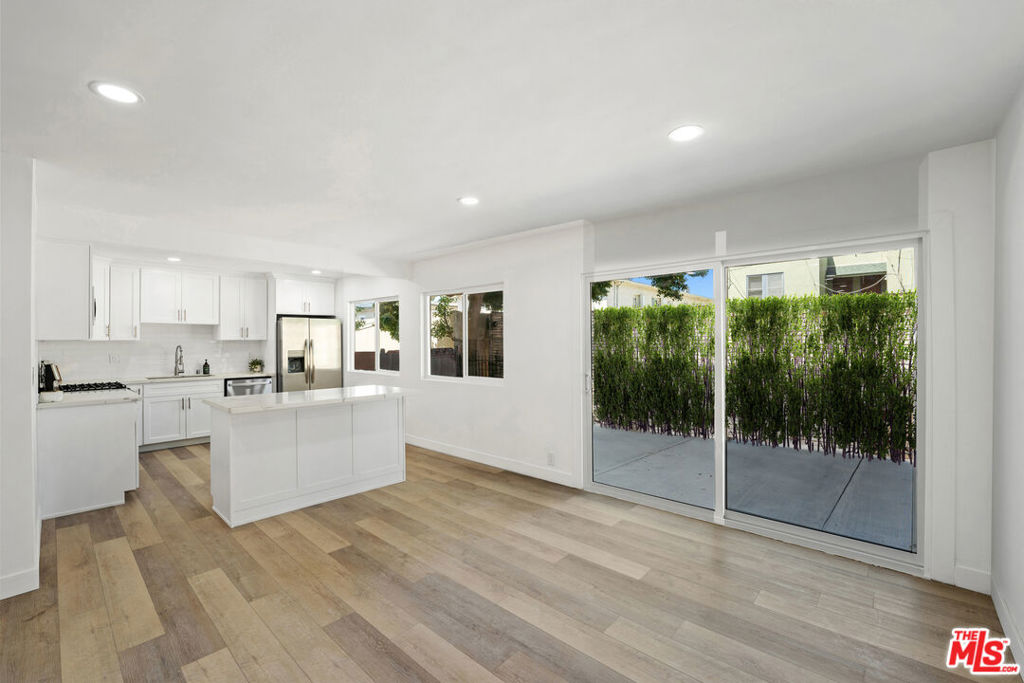 733 N Hayworth Avenue 2 Property Photo 8