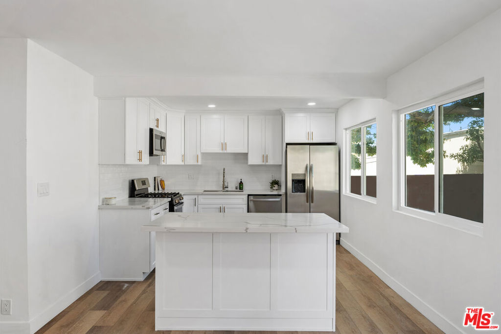 733 N Hayworth Avenue 2 Property Photo 12