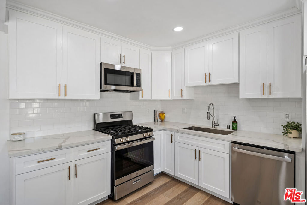 733 N Hayworth Avenue 2 Property Photo 14