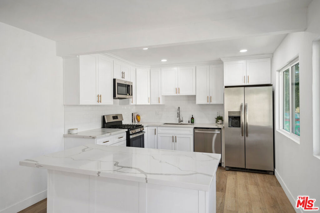 733 N Hayworth Avenue 2 Property Photo 15