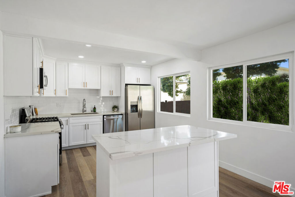 733 N Hayworth Avenue 2 Property Photo 16