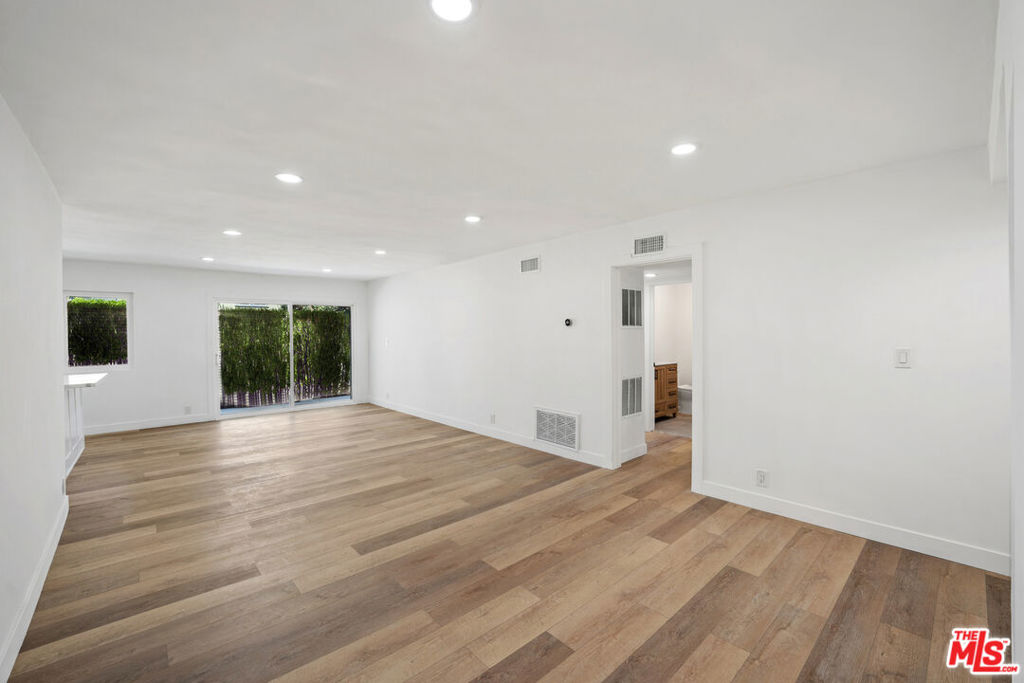 733 N Hayworth Avenue 2 Property Photo 17