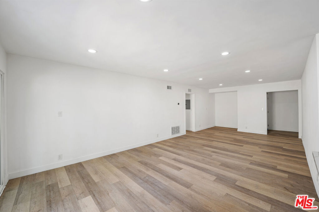 733 N Hayworth Avenue 2 Property Photo 18