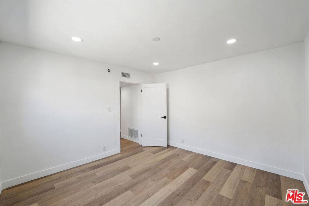 733 N Hayworth Avenue 2 Property Photo 22
