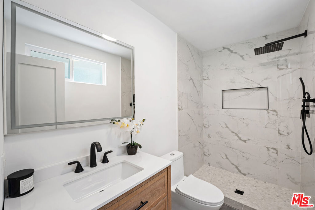 733 N Hayworth Avenue 2 Property Photo 24